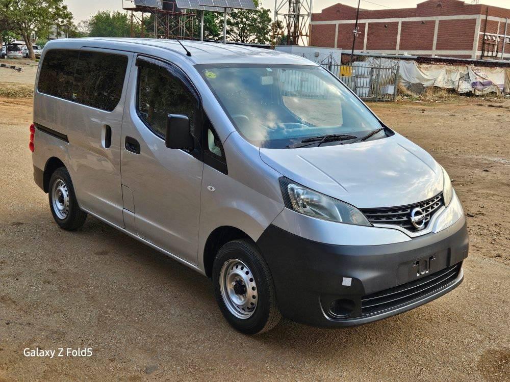 nissan nv200