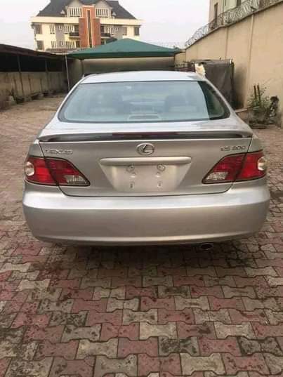 A picture of Lexus ES 300 2004 09061825415