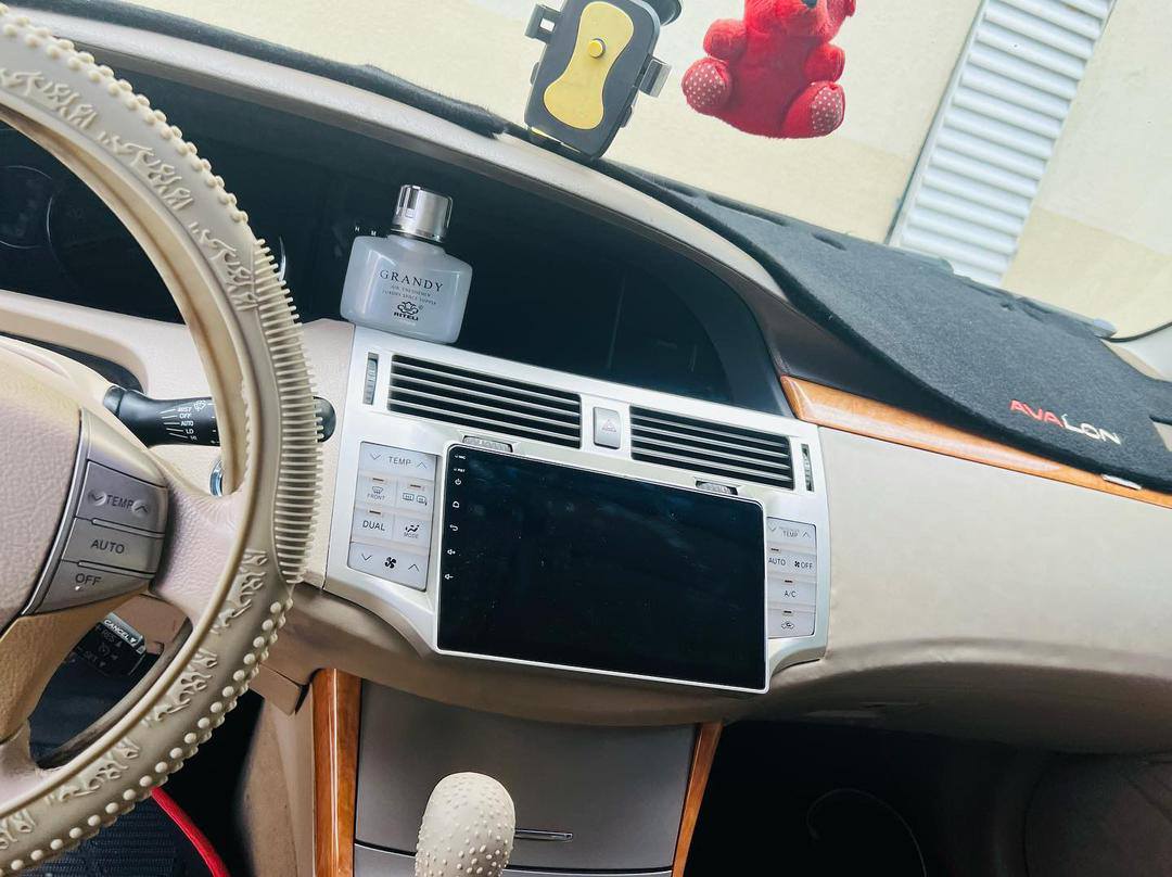 A picture of SuperClean Registered Toyota Avalon 2008 With Android DVD Thumbstart 5.8m