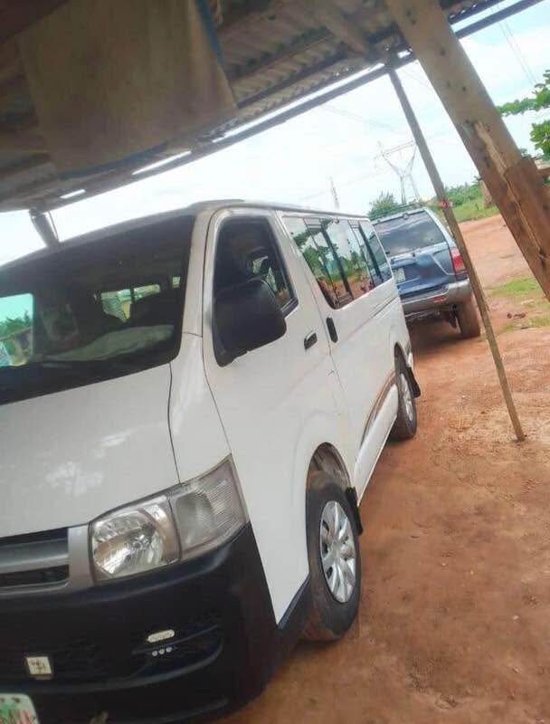 A picture of Very clean hummer bus must go asap brainbox faulty