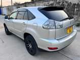 A picture of Toyota Harrier on sale DME hii gari imetuzwa vizuri sanaaaa