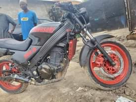 A picture of Kawasaki zzr400