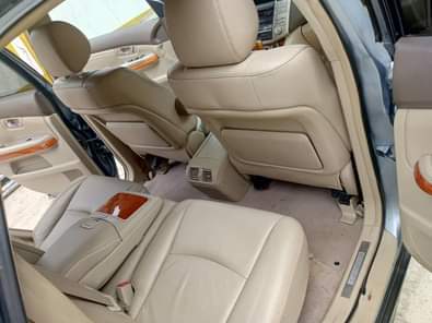 A picture of Distress alert Highest grade Lexus RX 330 Everything is intact