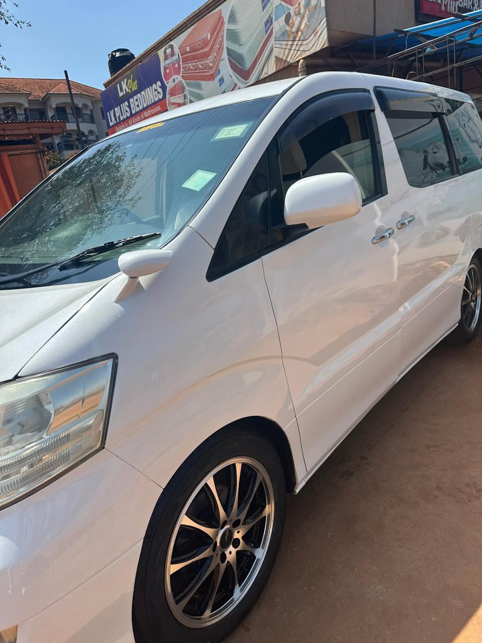 A picture of Toyota Alphard