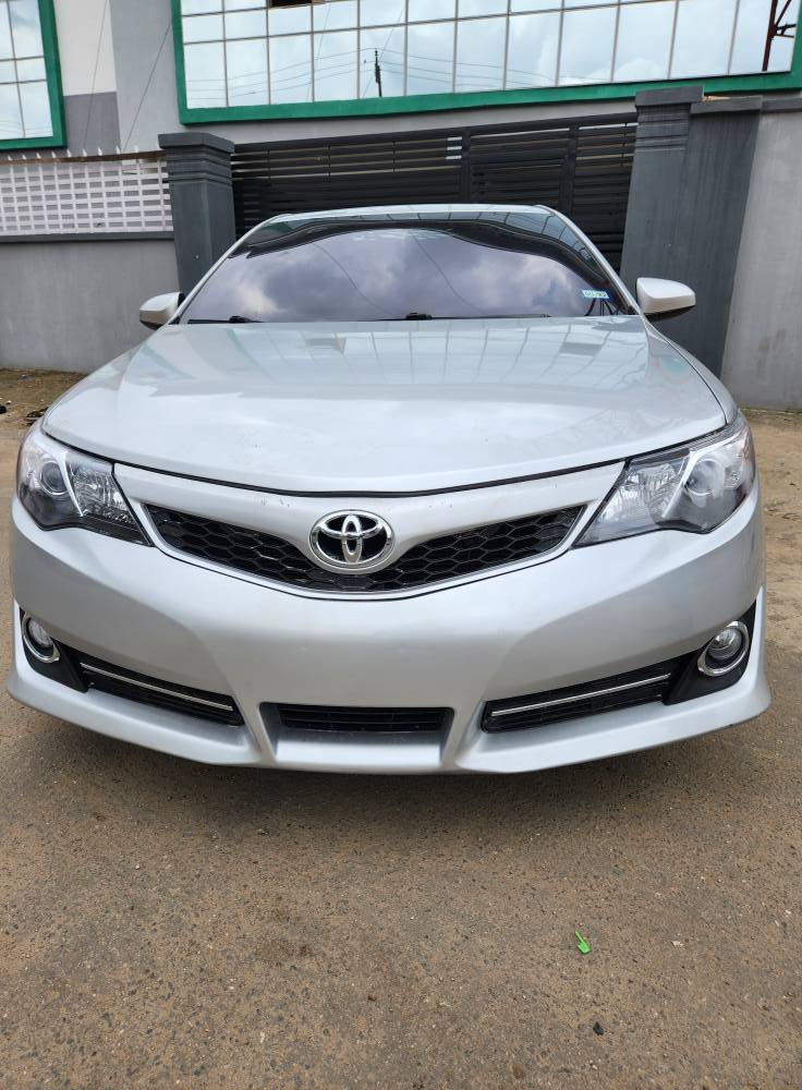 A picture of CLEAN REGISTERED 2012 TOYOTA CAMRY SE KEYLESS 4PLUGS ENGINE. 11.5M