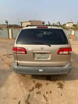 A picture of Toyota sienna 02 model