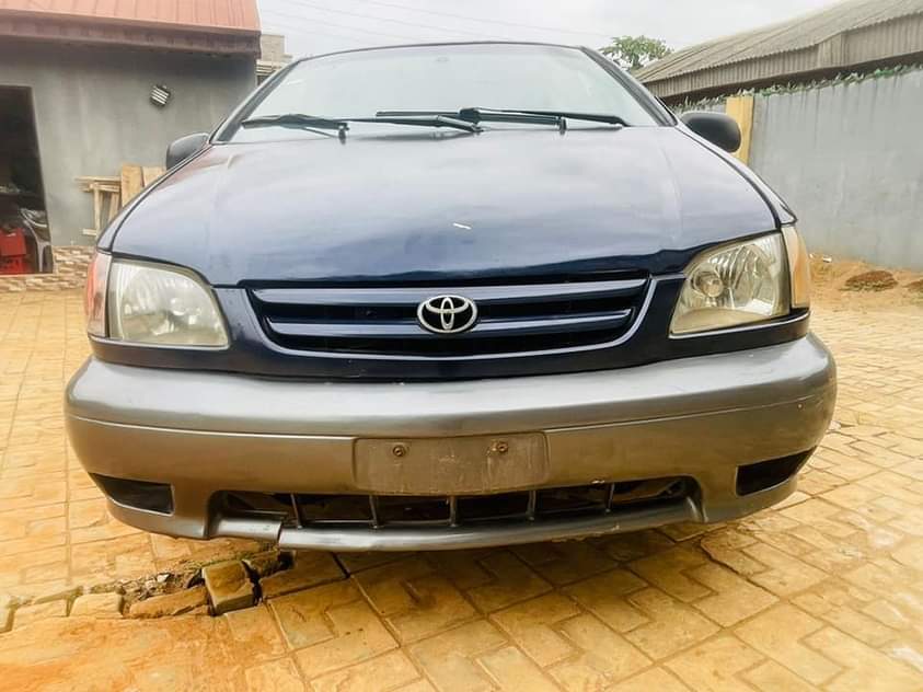 A picture of Call or Whatsapp 07088787361 Nearly used Toyota sienna 02 model