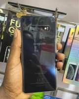 A picture of Samsung s10 plus
