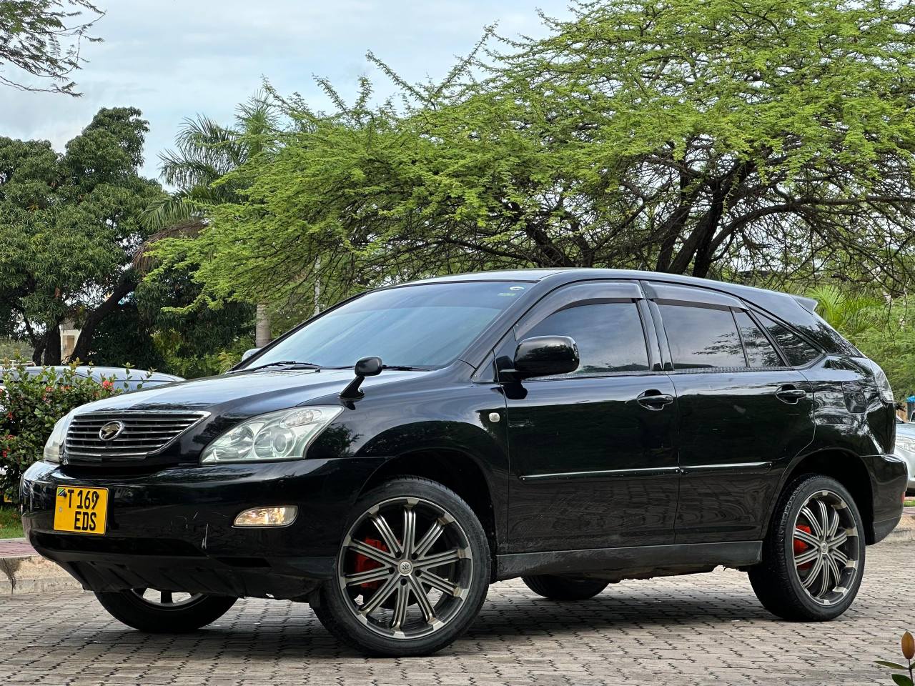 A picture of TOYOTA HARRIER BEI 30 MILIONI