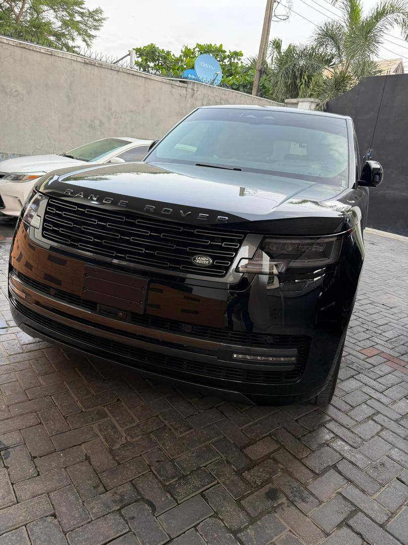 A picture of Range Rover Vogue 2023 model