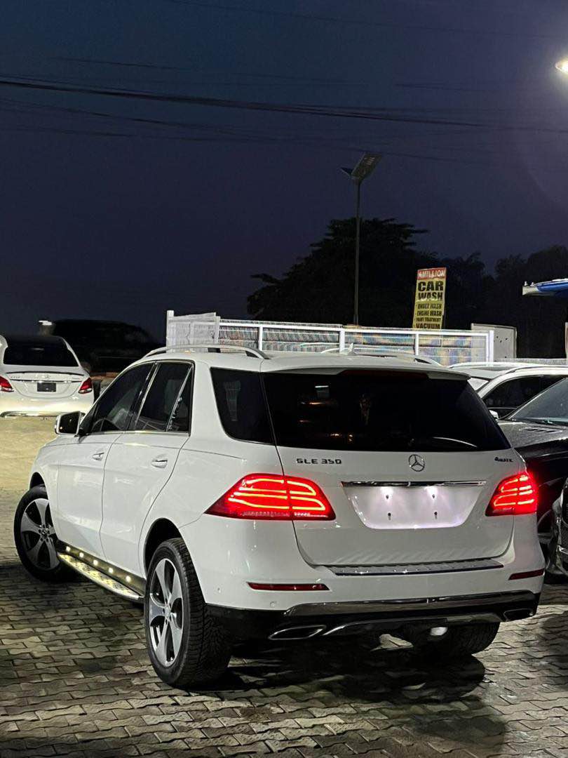 A picture of MERCEDES BENZ GLE 350 2017