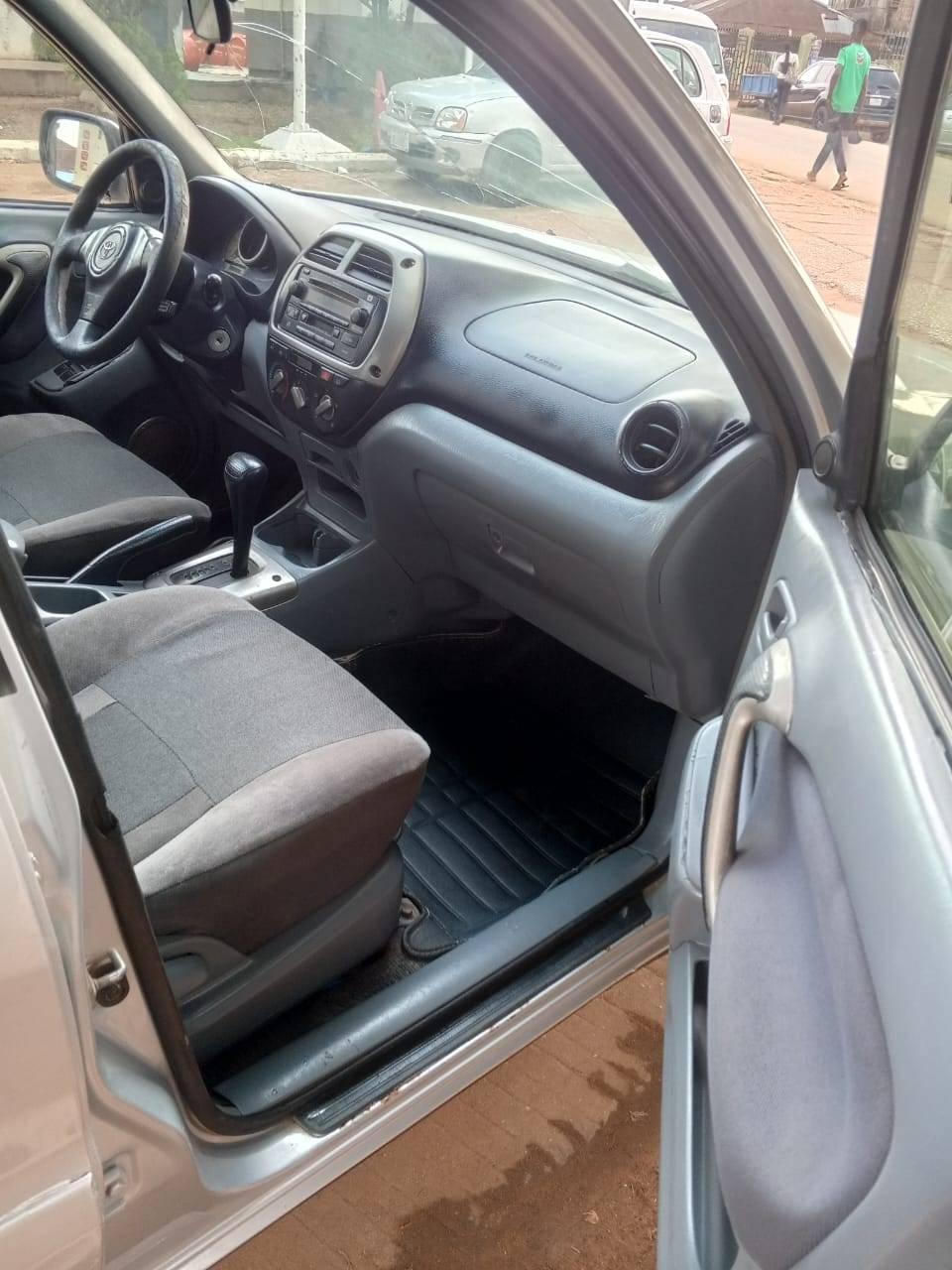 A picture of 2004 Toks Standard 2004 toyota rav4