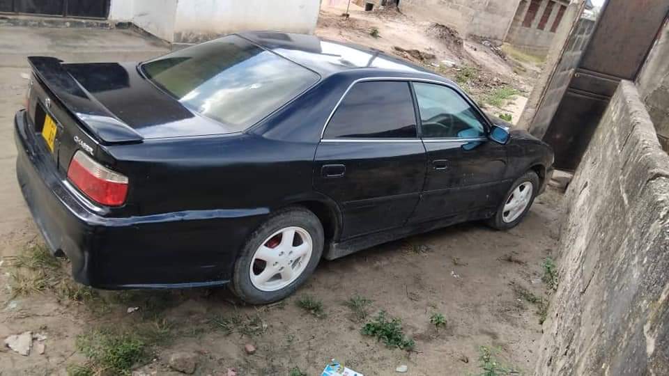 A picture of Toyota cheser Ml 2 8 Full a c Gali imekaza