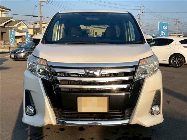 A picture of TOYOTA NOAH 2014