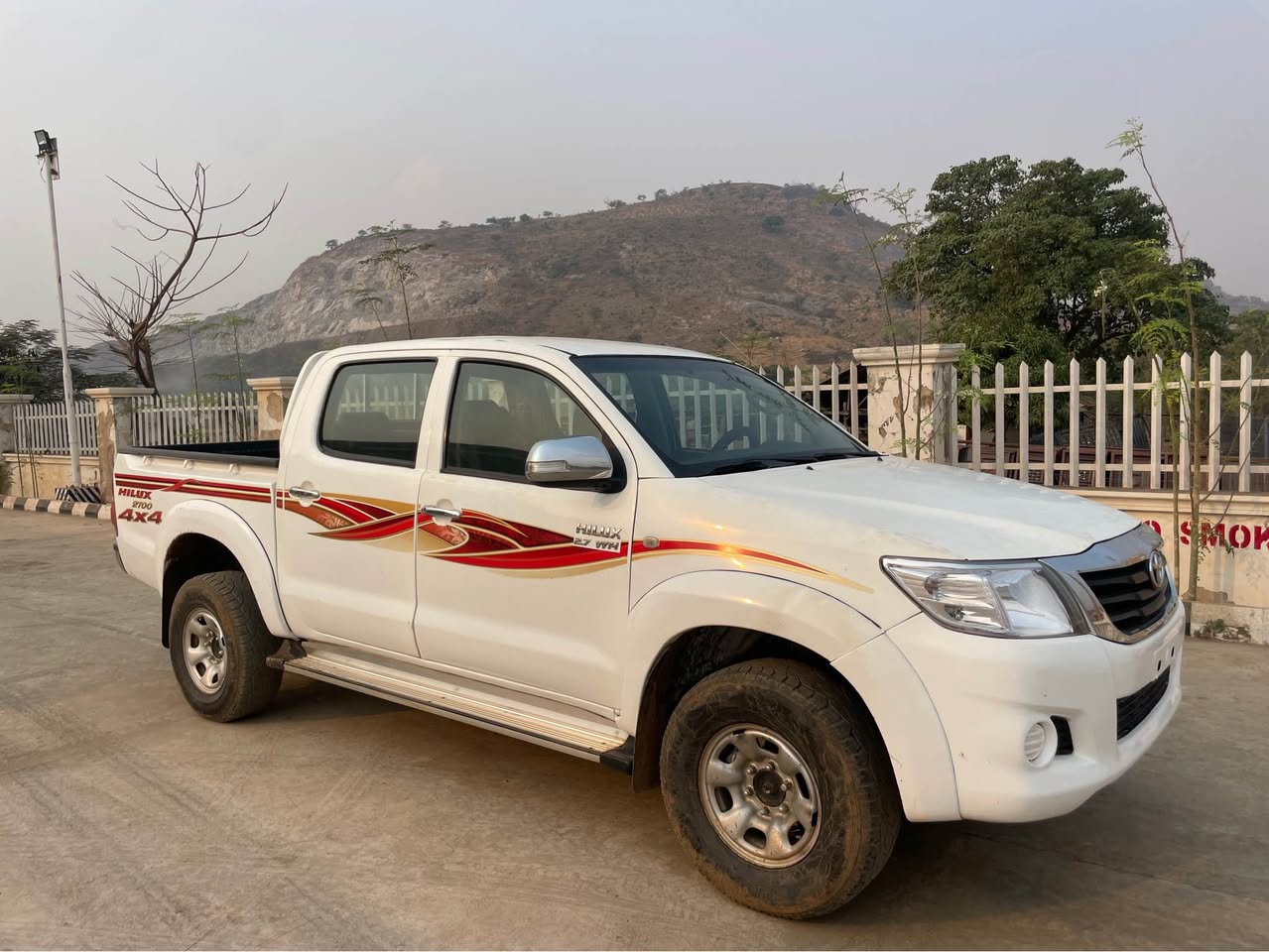 A picture of Sharp 2008 toyota Hilux