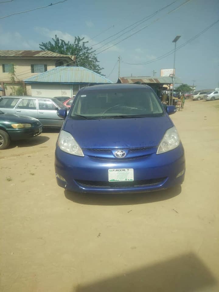 A picture of Sienna 07