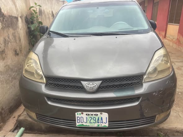 A picture of Toyota Sienna available first body