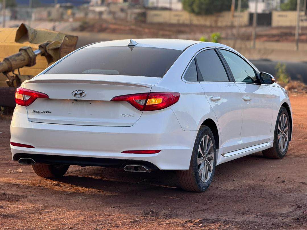 A picture of Hyundai sonata sport 2017