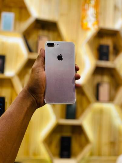 A picture of IPhone 7 32GB