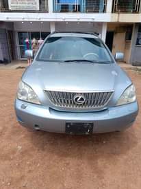 A picture of Rx350 Lexus first body but need repaint Everything is working