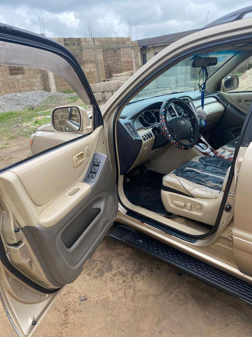 A picture of Toyota Highlander 2006