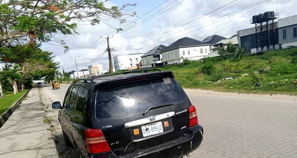 A picture of 04 Toyota Highlander