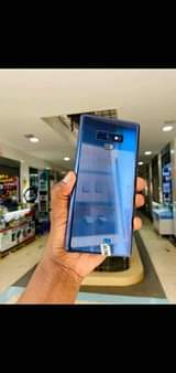 A picture of Samsung note 9 slight cracks in front only but no