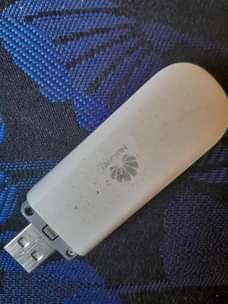 A picture of flazh 32gb na moderm ya tigo