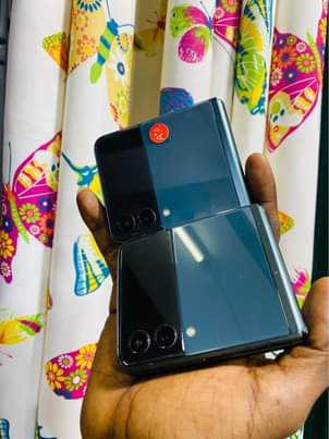 A picture of Samsung flip3 5G 128G
