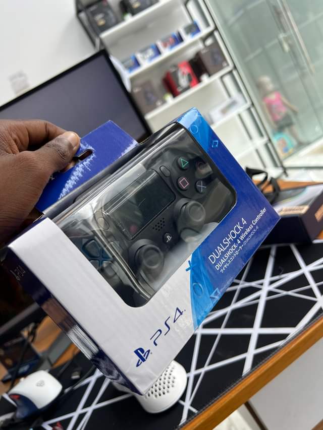 A picture of PLAY STATION 4 ORIGINAL
