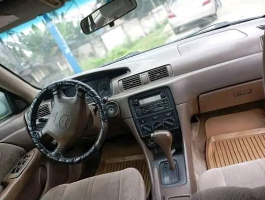 A picture of Toyota Camry drop light Selling for 1 7m Settle 100k
