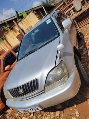 A picture of 1999 TOYOTA HARRIER 2 2cc