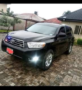 A picture of Toyota Highlander 2009 model Few months used First body Everything