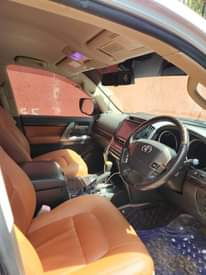 A picture of Landcruiser V8 petrol engine 0700327795 
