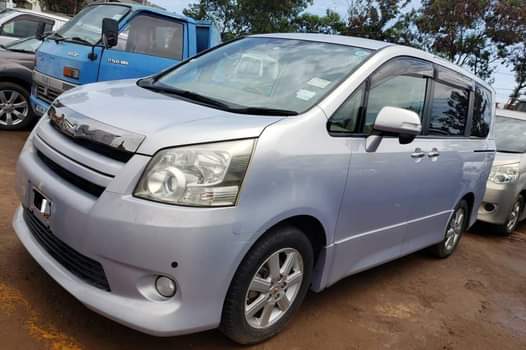 A picture of TOYOTA NOAH on sale