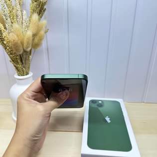 A picture of iPhone 13 plain 128gb