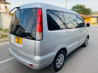 A picture of Toyota Noah old