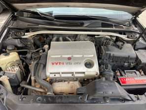 A picture of pristine clean lexus es300 freshly baked from pure first body