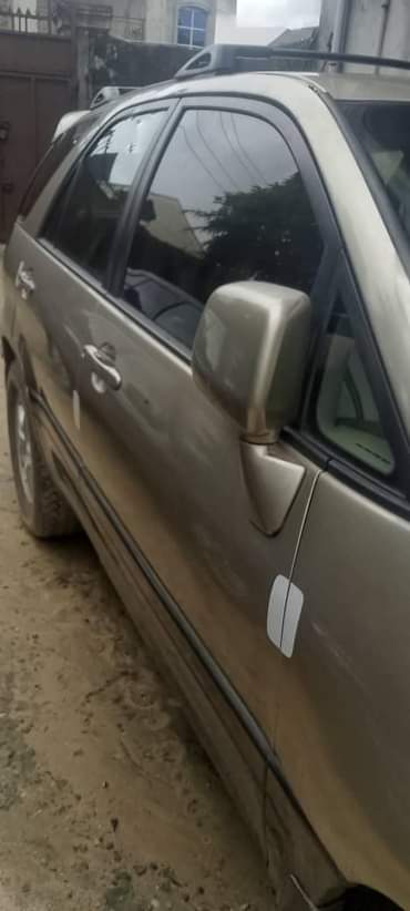 A picture of SUPER CLEAN LEXUS RX300 Engine Untampered AC Gear 100 first