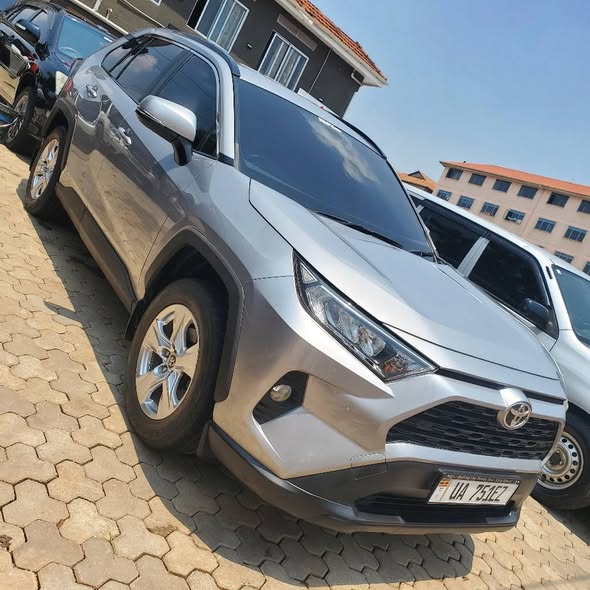 A picture of RAV4 2020 110M