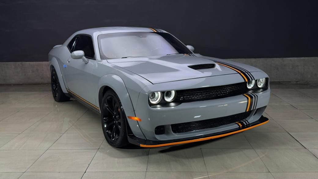 A picture of Dodge Challenger model 2021 0588669516