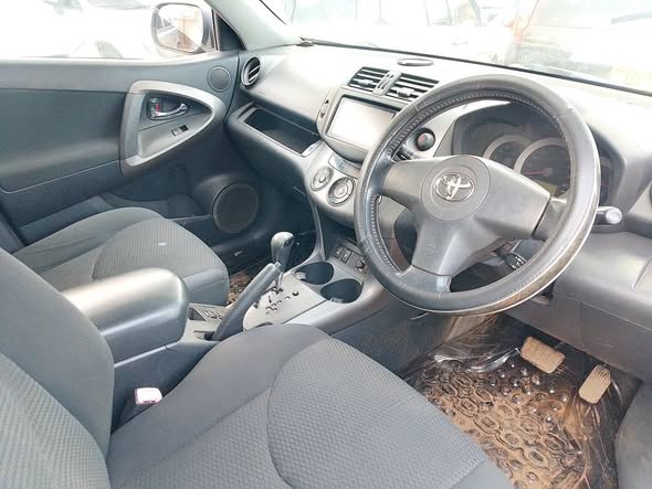 A picture of Toyota rav4 24 millions CALL 0786 92 82 59 LOCATED