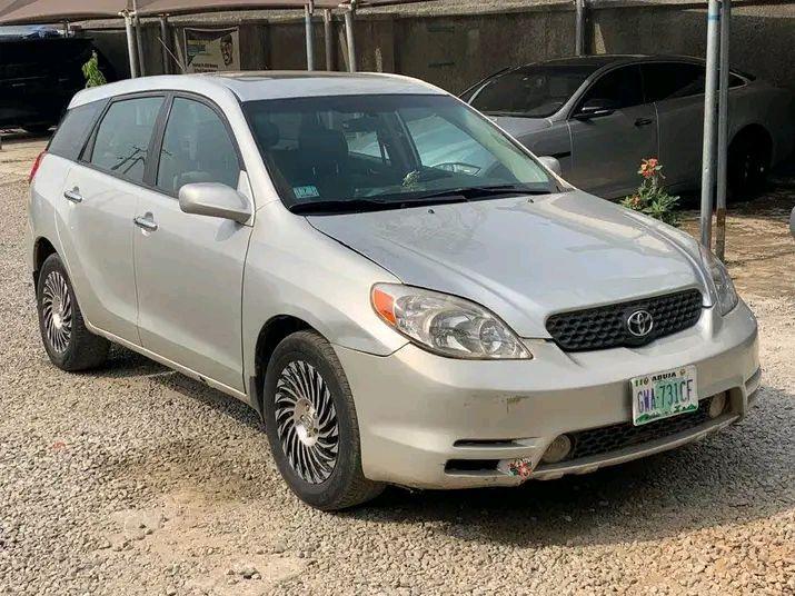 A picture of 2004 Toyota 2004