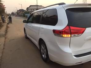 A picture of The White color Toyota sienna Model 2010 Fresh tokunbo DM