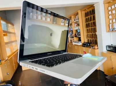 A picture of Mackbook pro 2012 Core i5 Ram 8gb 128gb ssd Processor