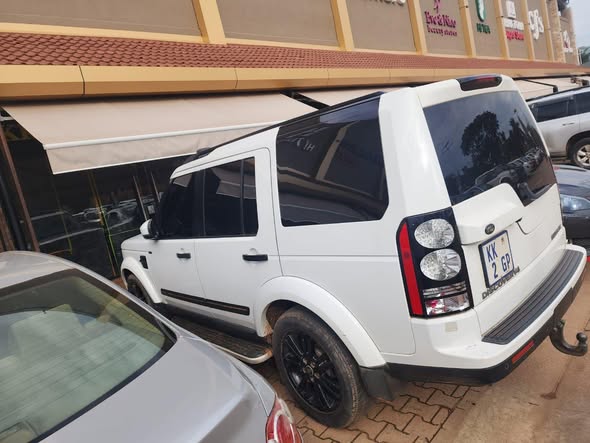 A picture of Land Rover discovery 4 60m