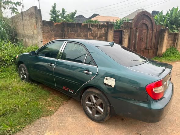 A picture of TOYOTA CAMRY 2 4