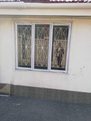 A picture of Glass and Aluminium