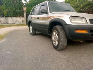 A picture of TOYOTA RAV 4 OLD
