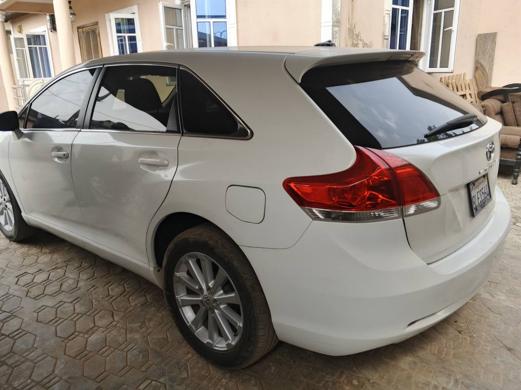 A picture of Toyota Venza 2010
